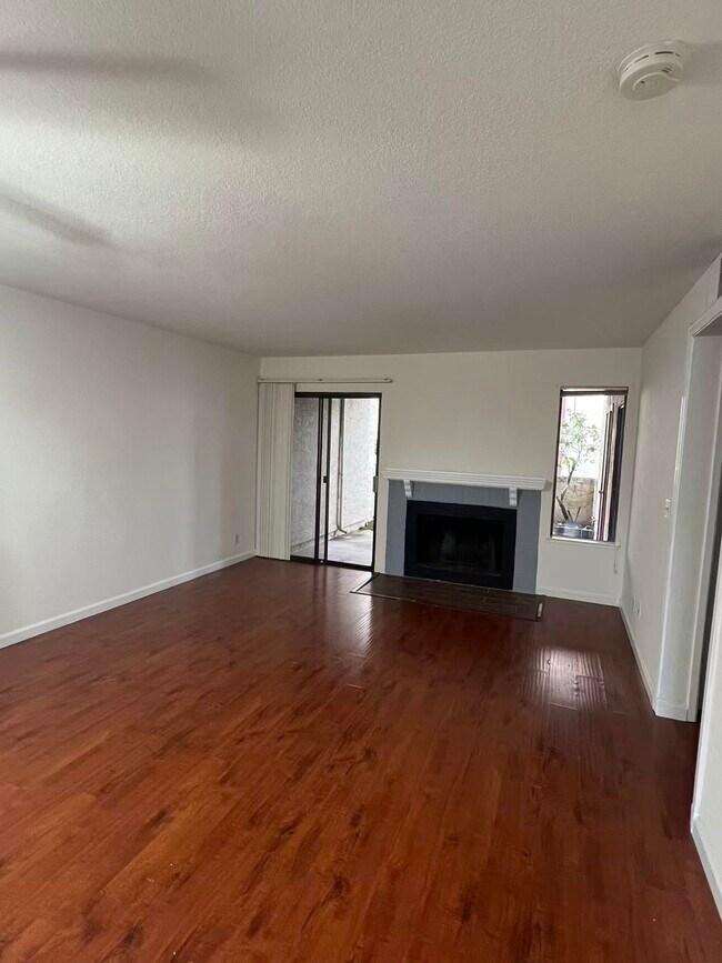 Foto del edificio - 1391 Monument Blvd