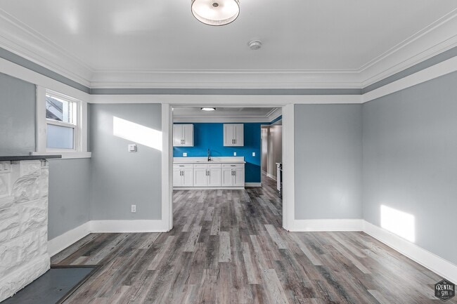 Building Photo - 641 W 43rd St