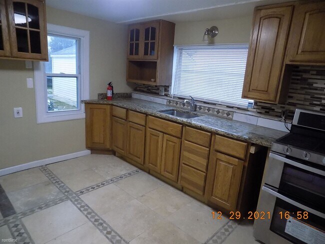 Foto del edificio - 3 br, 1.5 bath House - 24025 Cunningham Ave