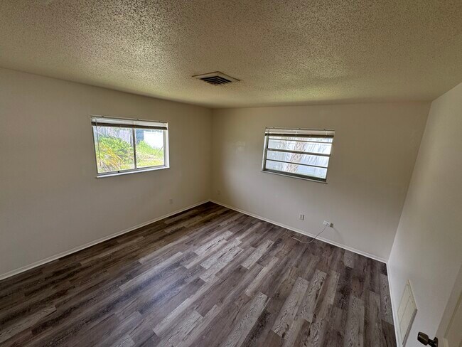 Building Photo - 281 S McCall Rd
