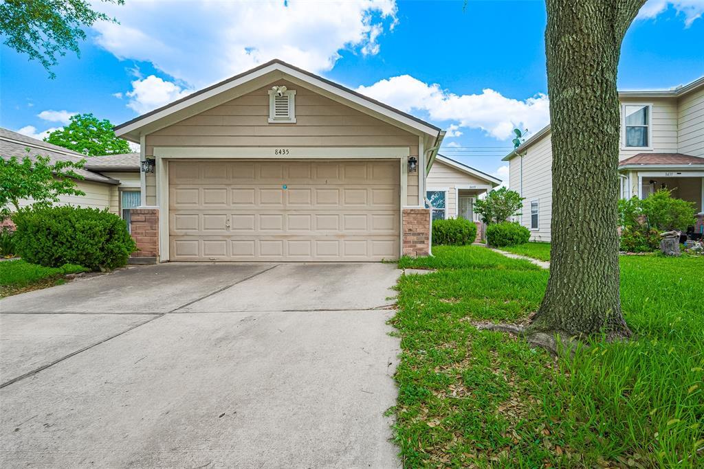 Foto principal - 8435 Westknoll Ln