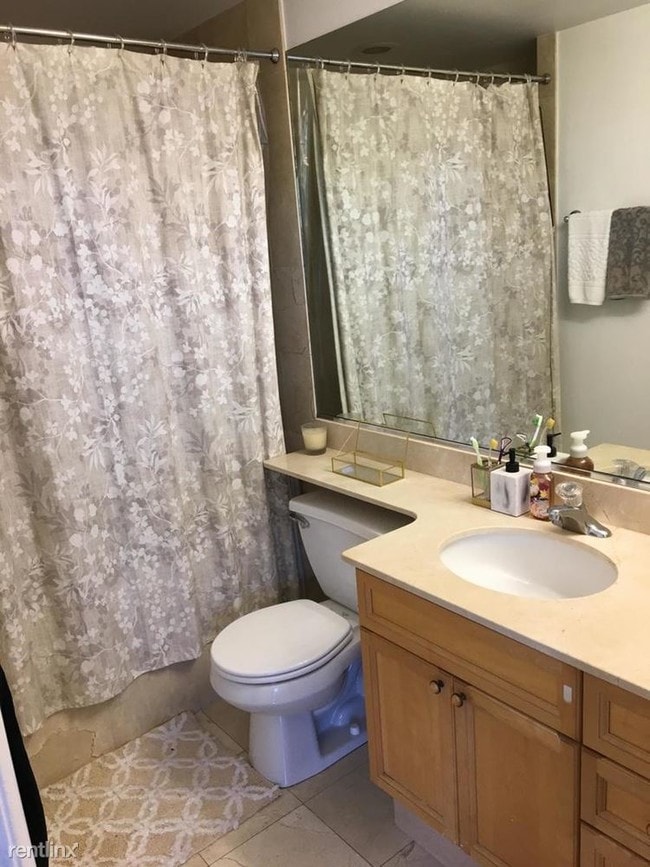 Building Photo - 2 br, 2 bath Condo - 18 E Division St