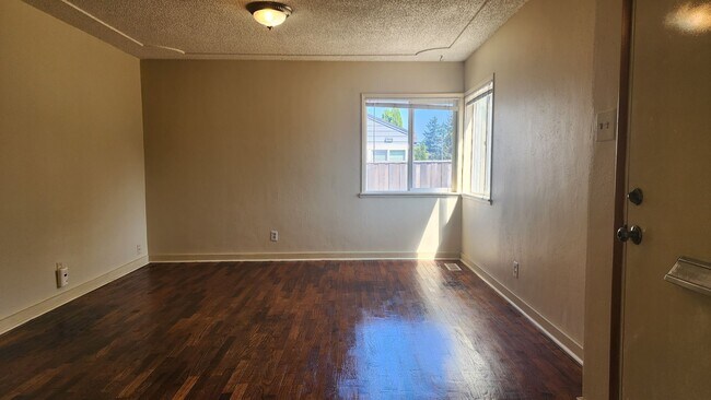 Foto del edificio - West Tacoma Cozy 2 Bedroom