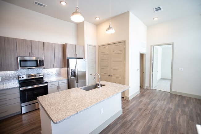 Building Photo - Three 77 Park