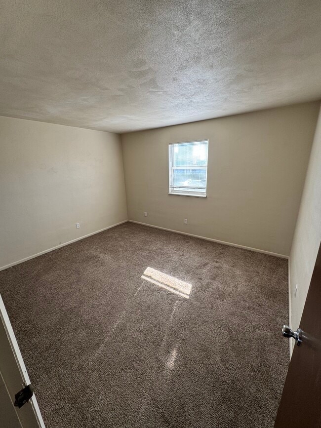 Building Photo - 109 Lee Dr