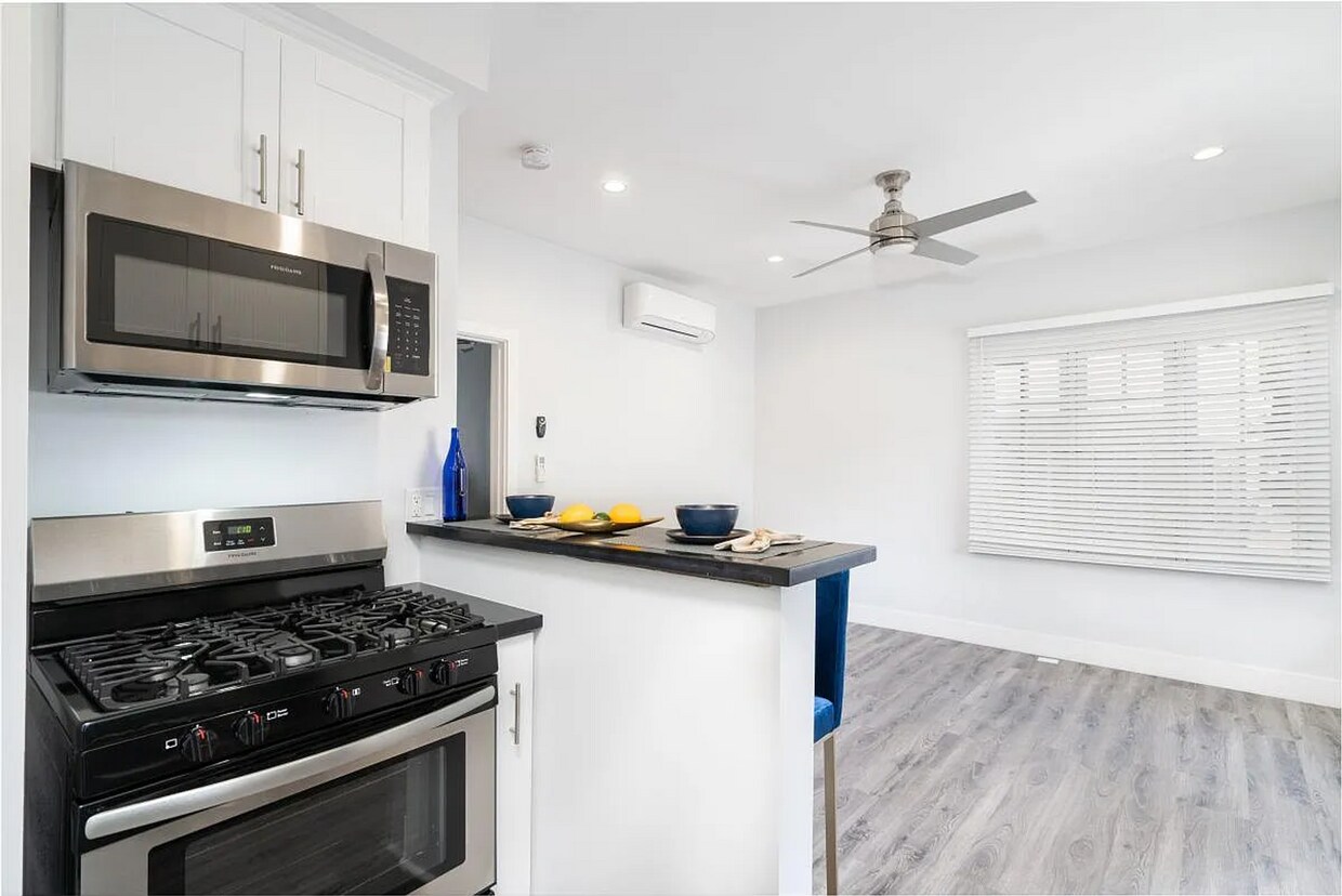 Primary Photo - 405 W 3rd St