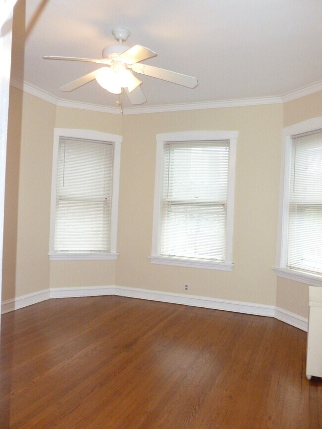 Comedor - 5959 N Magnolia Ave