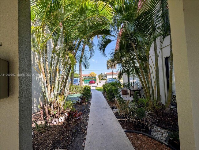 Foto del edificio - 11394 Royal Palm Blvd