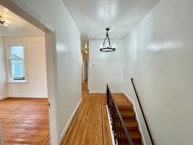 Building Photo - Prime North Beach 3Bed/1Bath with City Vie...