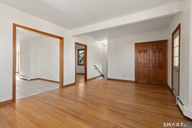 Foto del edificio - 275 Jennings Rd