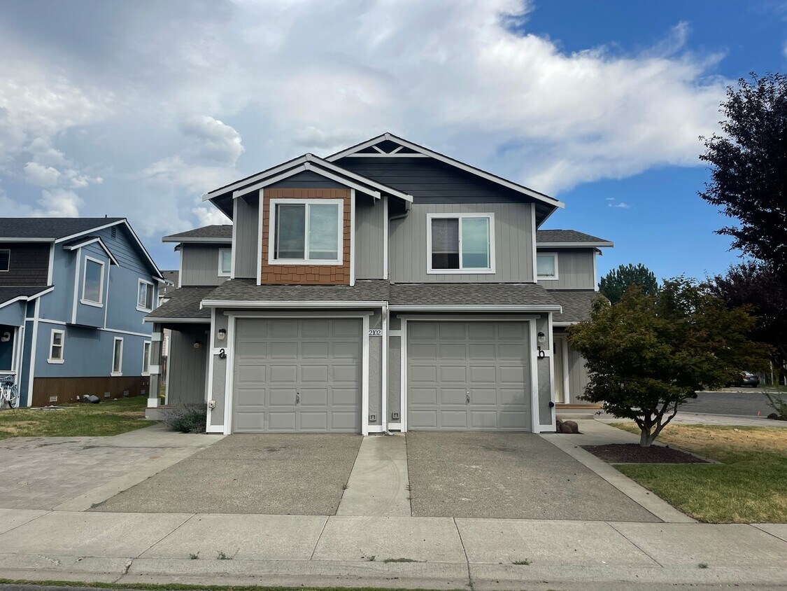 2102 Yellowstone St Unit A, Ellensburg, WA 98926 Room for Rent in