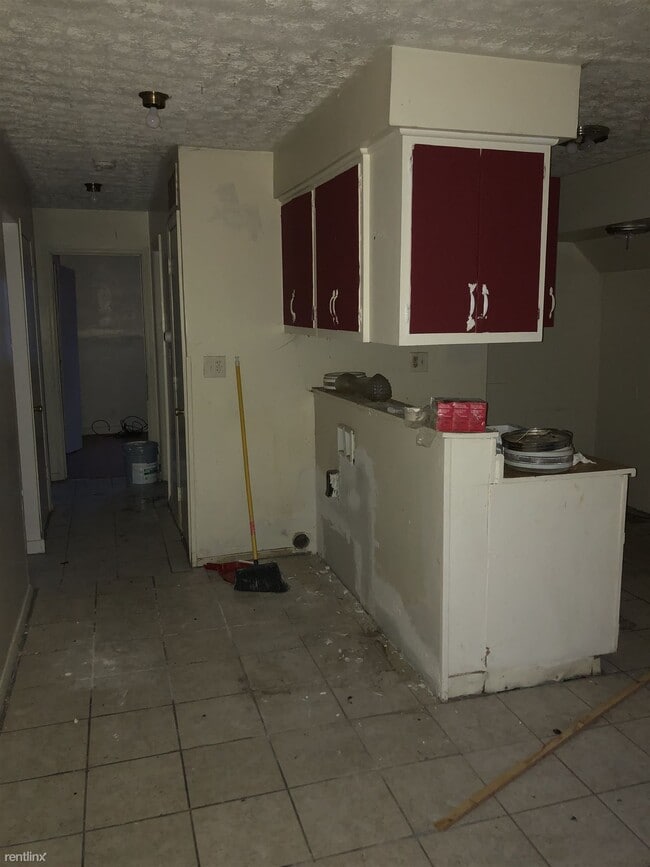 Building Photo - 4 br, 1 bath House - 4063 Larkspur Drive