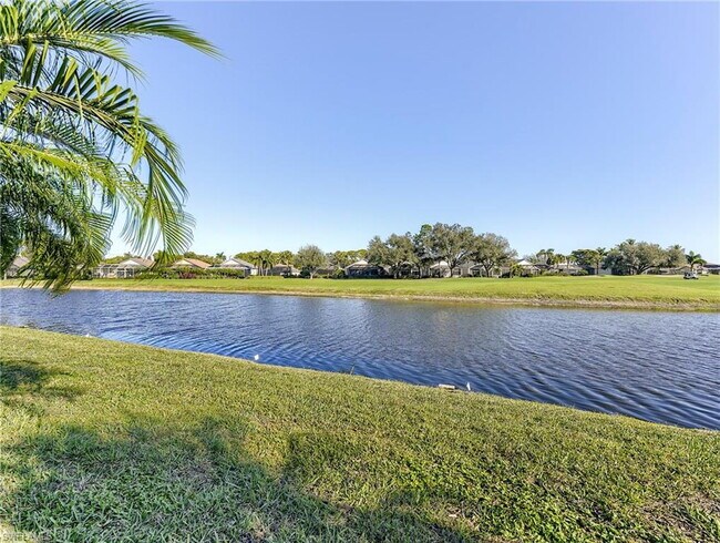Foto del edificio - Turnkey 2-bedroom plus den villa, perfectly situated to capture stunning golf course and lake vie...
