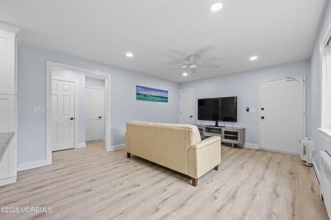 Building Photo - Renovated 2BR Condo