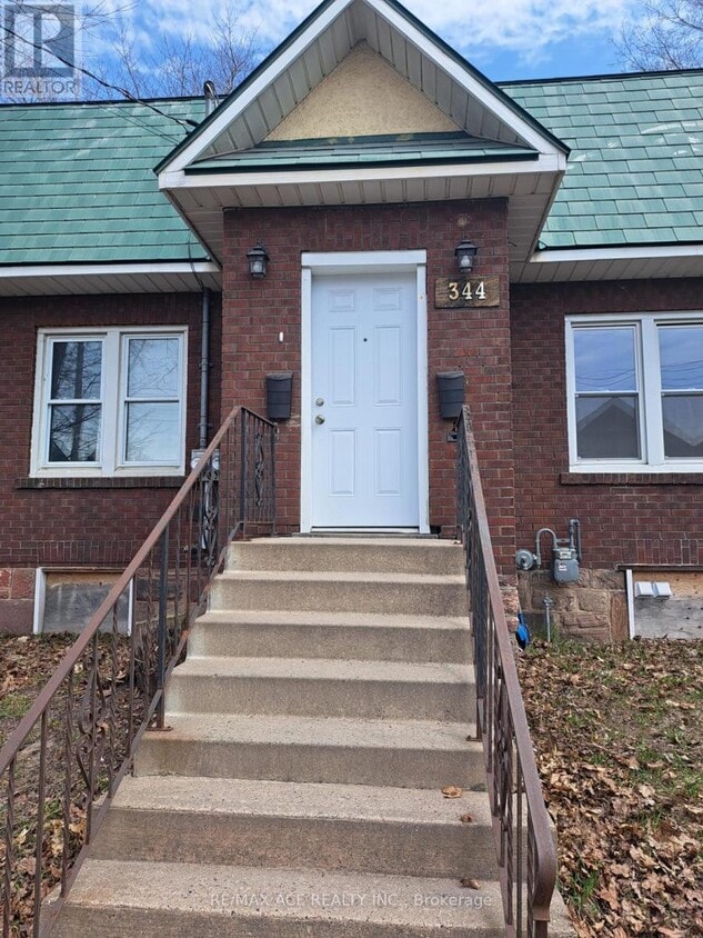 Building Photo - 344 Wellington St E