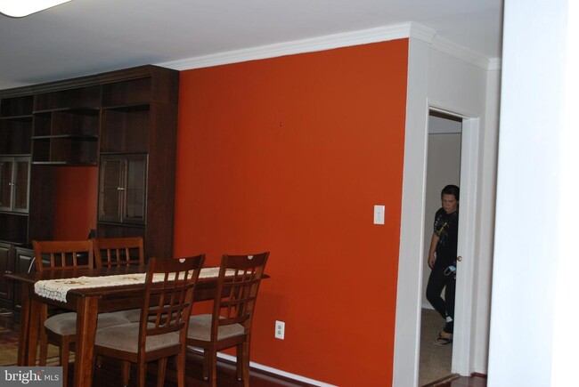 Building Photo - 6060 California Cir