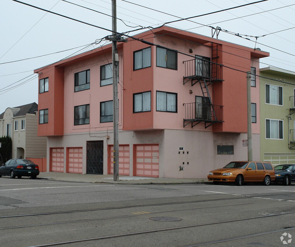 Building Photo - 2401 45th Ave