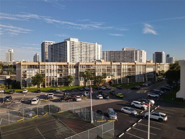 Foto del edificio - 701 Three Islands Boulevard