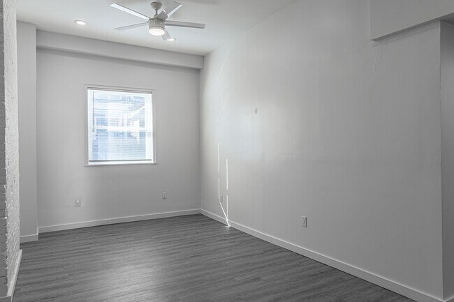 Photo - 916 Highview St House