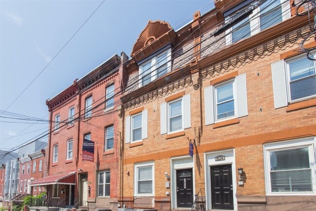 Building Photo - 3 br, 2 bath Duplex - 1822 WILLINGTON ST U...