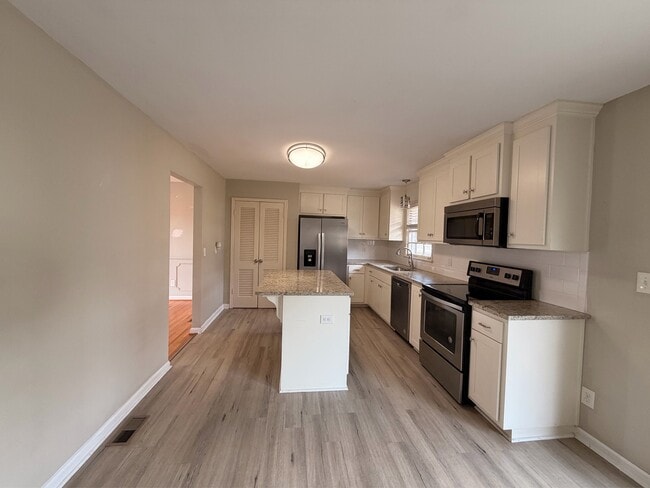 Foto del edificio - 1092 Sherbrooke Dr