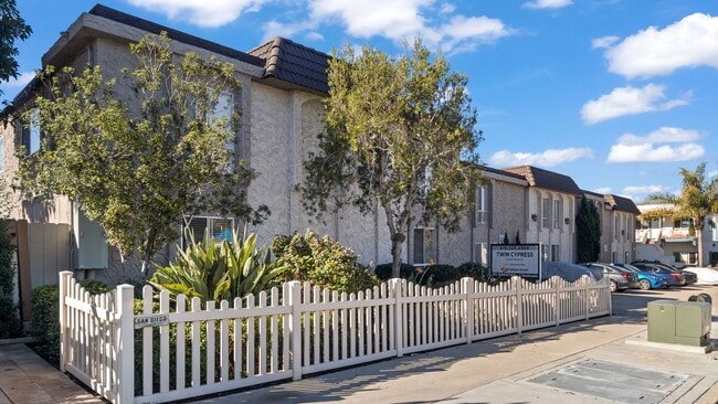 Building Photo - Twin Cypress Apartments