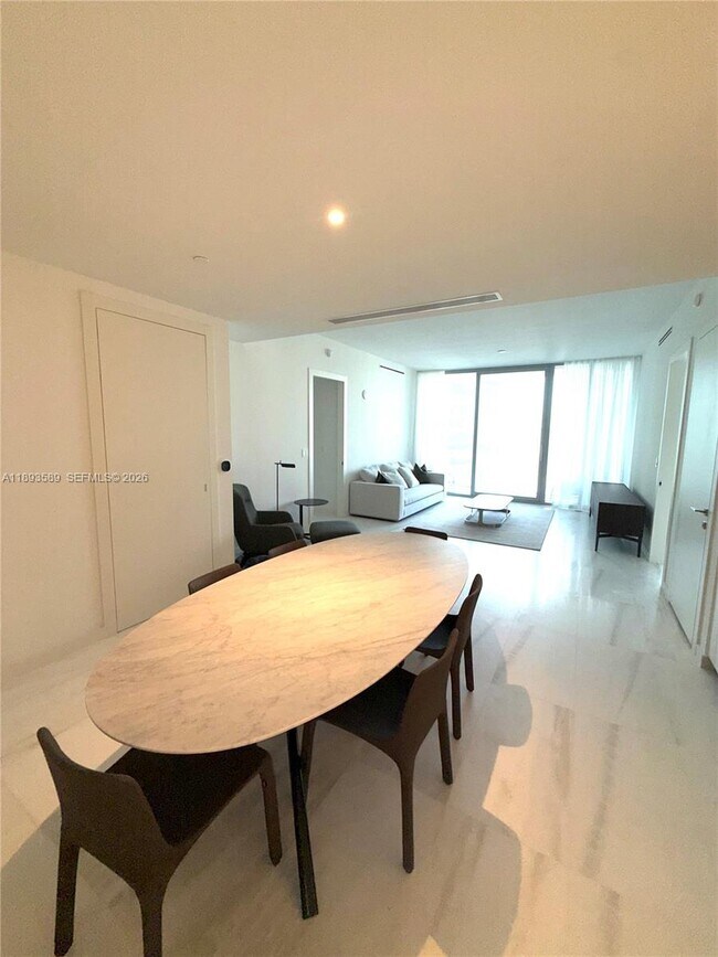 Foto del edificio - 300 Biscayne Blvd Way