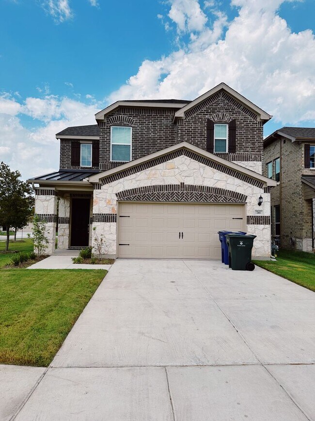 Building Photo - 741 Creekwater Ln