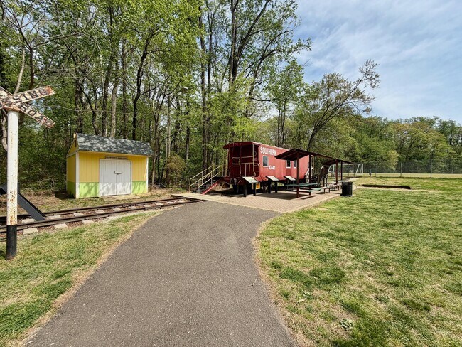 Foto del edificio - 5736 8th Rd N