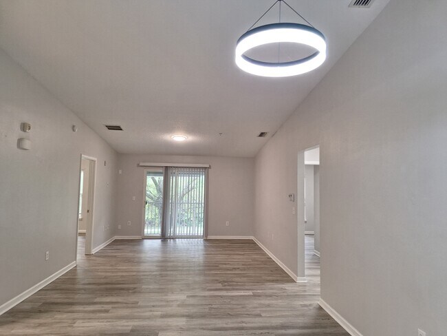 Building Photo - 8192 Cabin Lake Cir
