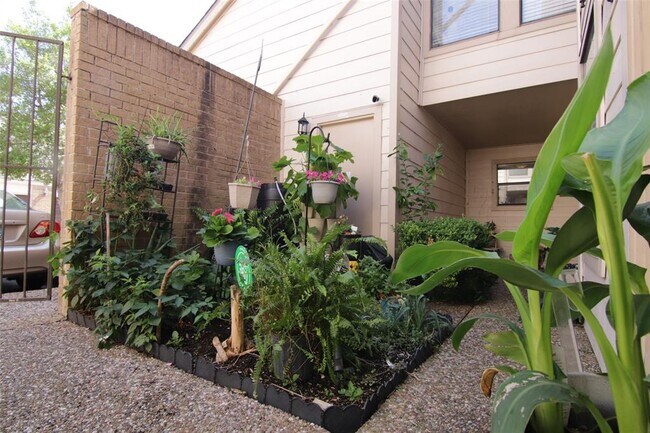 Foto del edificio - 2277 S Kirkwood Rd