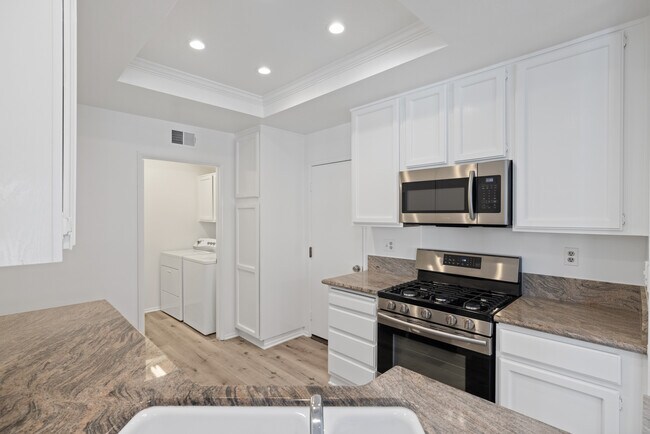 Building Photo - 158 Woodburne