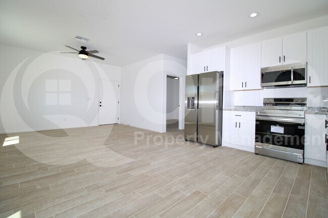 Foto del edificio - 88 W James L Sullivan St