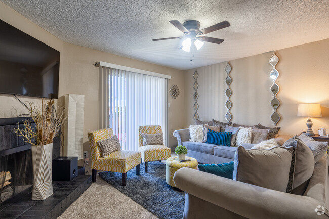1BR, 1BA - 615SF - Creekwood Village
