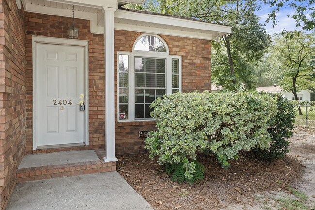 Building Photo - 2404 W McCown Dr