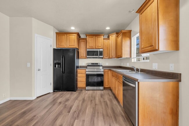 Building Photo - 6837 Bottlebrush Ln