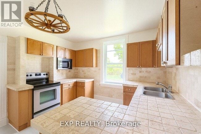 Building Photo - 9679 Hunsden Sideroad