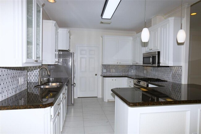 Building Photo - 131 Silverbell Cir