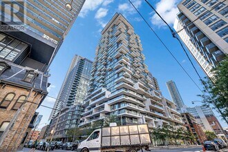 Building Photo - 77 Shuter St