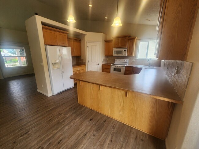 Foto del edificio - 3654 N Price Way