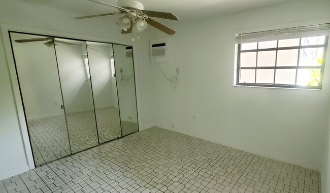 Building Photo - 840 Tangier St