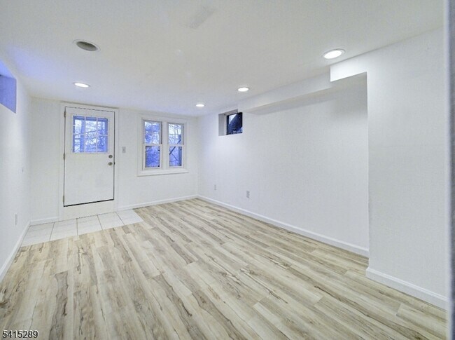 Foto del edificio - 240 Acabonack Rd