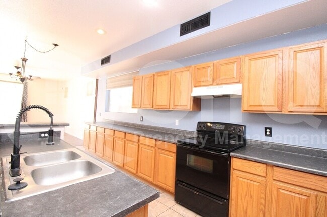 Foto del edificio - 5309 E Harmony Ave