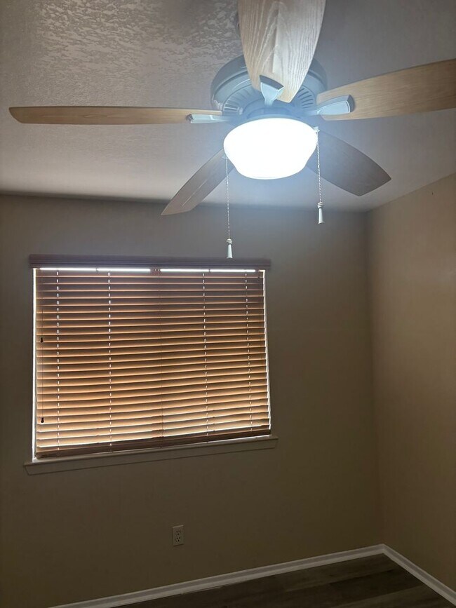 Foto del edificio - Charming 3-bedroom Move-In Special!