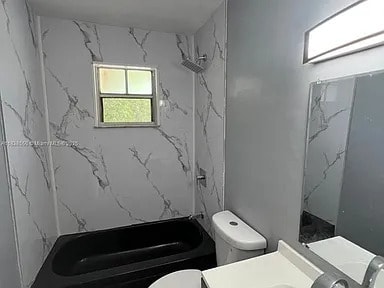 Foto del edificio - 451 NE 136th St