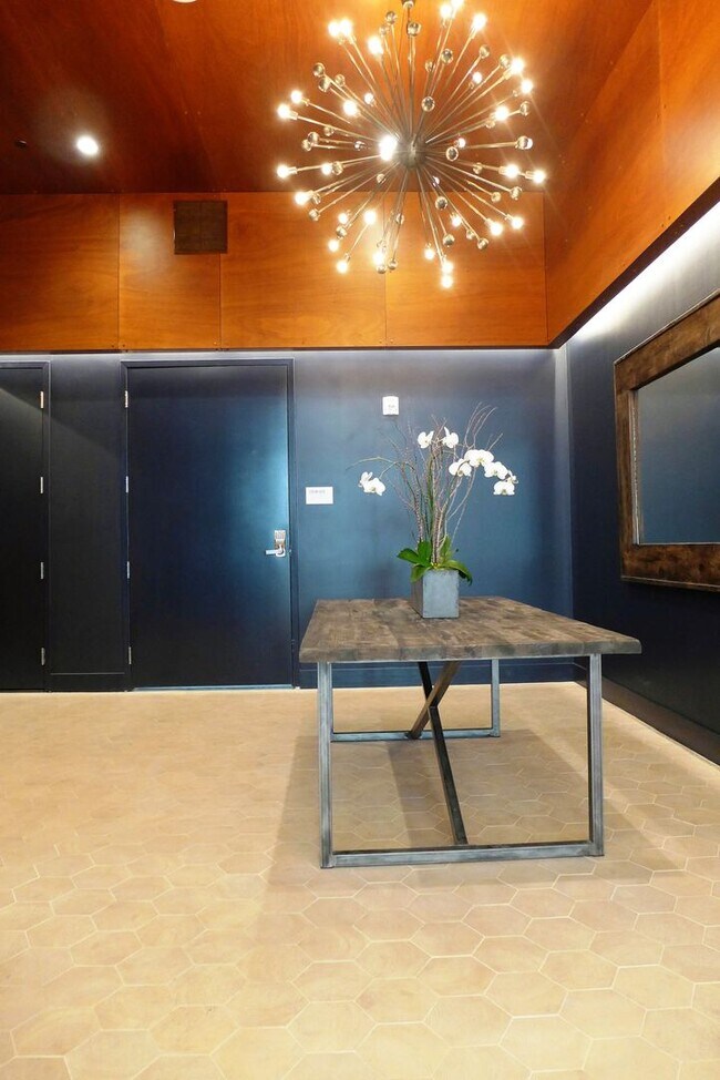 Building Photo - Newer Studio Condominium Built-in 2016 wit...