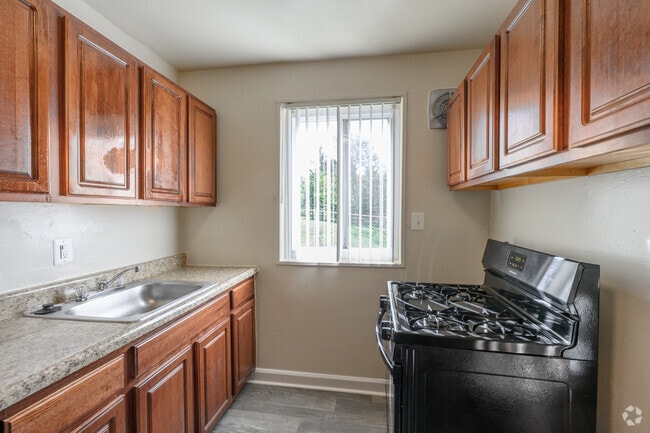 2HAB + sala de estar, 2BA - 870 pies cuadrados - Cocina - Oxon Hill Village