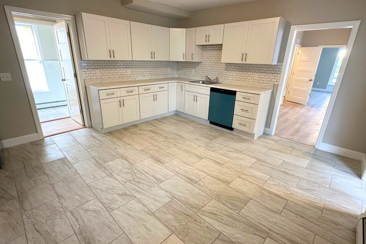 718 Beech St, Manchester, NH 03104 Apartments in Manchester, NH