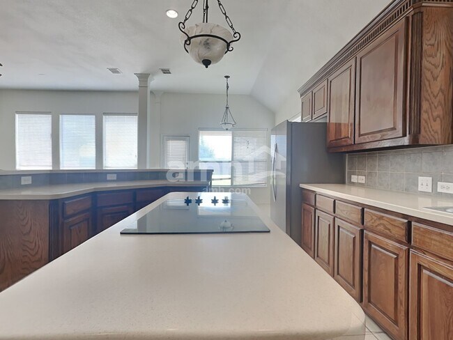 Building Photo - 4456 Young Dr