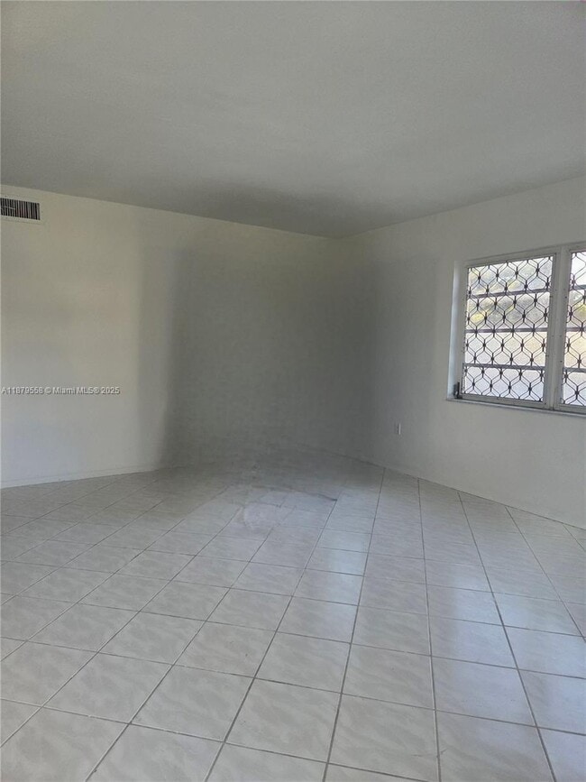 Foto del edificio - 101 NW 204th St